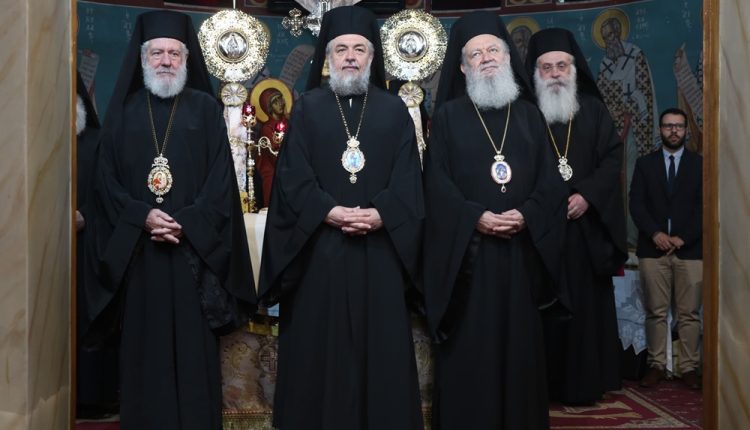 Ο-Μητροπολίτης-Σύρου-στα-ονομαστήρια-του-Μητροπολίτη-Γόρτυνος