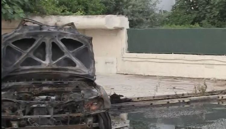 Εμπρηστική-επίθεση-σε-τρία-αυτοκίνητα-της-Περιφέρειας-Αττικής-στο-Μαρούσι