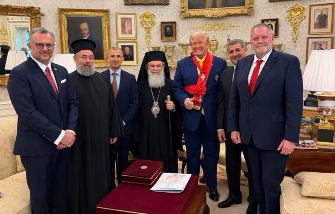 Στον-Λευκό-Οίκο-ο-Πατριάρχης-Ιεροσολύμων-Θεόφιλος-–-Έθεσε-στον-Τραμπ-το-θέμα-της-προστασίας-των-Χριστιανών-στη-Μέση-Ανατολή