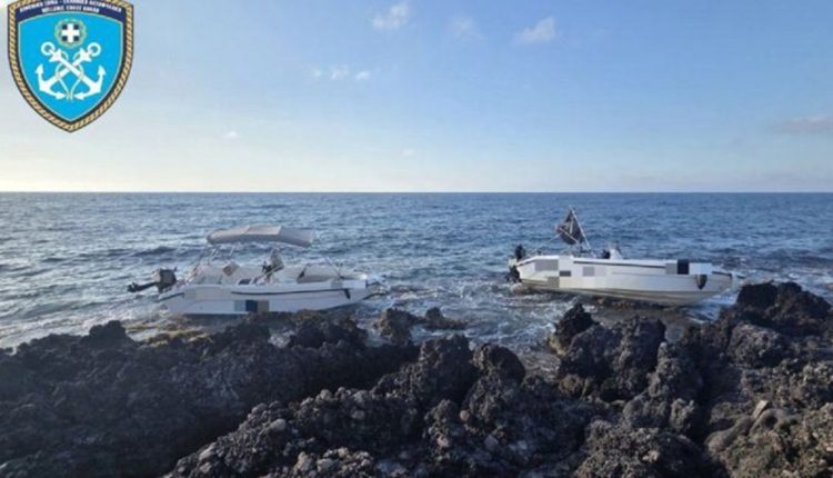 Λασίθι:-Δύο-σκάφη-με-9-τουρίστριες-από-την-Ολλανδία-προσάραξαν-στα-βράχια-–-Άμεση-η-κινητοποίηση-του-Λιμενικού