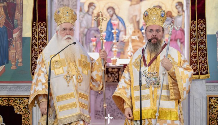 Με-τον-Χρυσό-Σταυρό-της-Μητρόπολης-Δημητριάδος-τιμήθηκε-ο-Αιτωλίας-&-Ακαρνανίας-Δαμασκηνός
