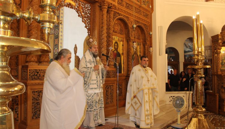 Ο-Σερρών-Θεολόγος-προσκυνητής-στον-Άγιο-Νεκτάριο-Αιγίνης
