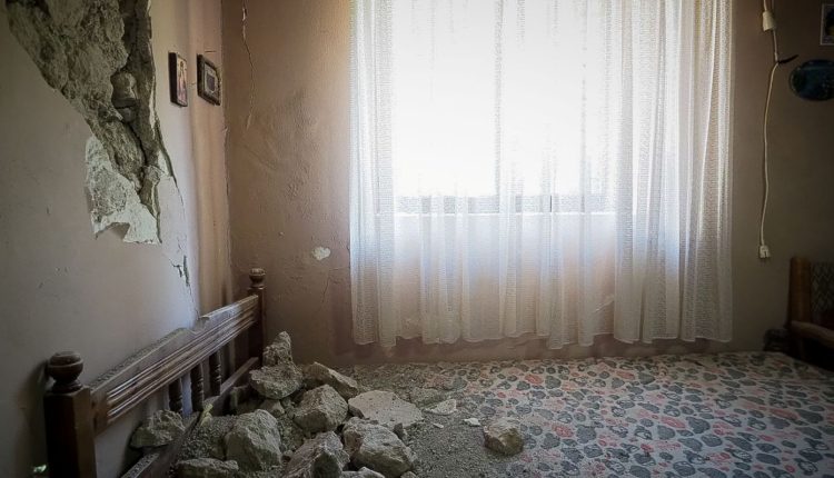 Νύχτα-αγωνίας-υπό-τον-φόβο-των-Ρίχτερ-στη-βόρεια-Εύβοια:-«Λέω-“τώρα-θα-με-πλακώσει-το-σπίτι”,-δεν-έχω-ζήσει-τέτοιο-σεισμό»