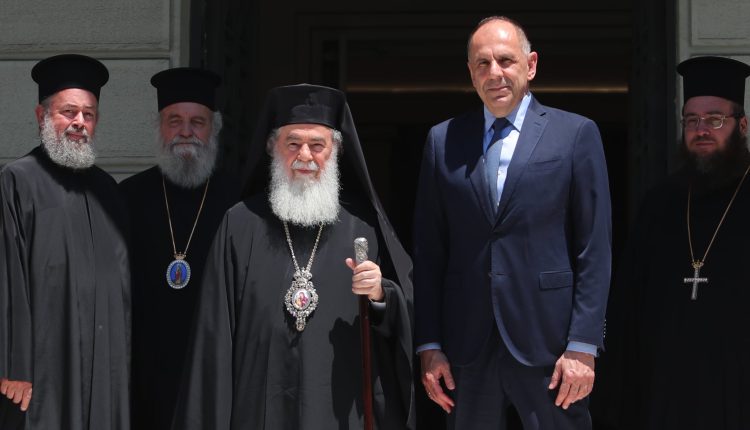 Συνάντηση-του-Υπουργού-Εξωτερικών-με-τον-Πατριάρχη-Ιεροσολύμων