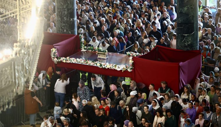 Το-ιστορικό-προσκύνημα-της-Αγίας-Ζώνης-στη-Σερβία-(ΒΙΝΤΕΟ)