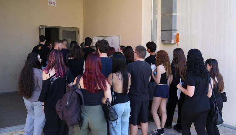 Η-πρώτη-εικόνα-για-τις-επιδόσεις-ανά-πεδίο-στις-Πανελλήνιες-2026-–-Τέλη-Ιουνίου-οι-βαθμοί
