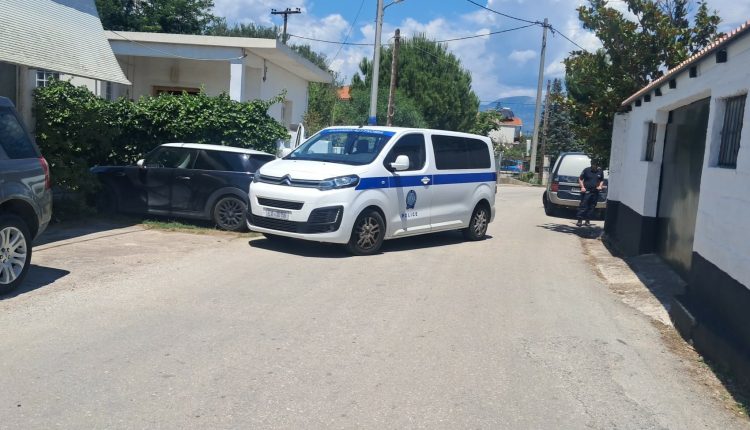 Δολοφονία-στο-Λόγγο-Αιγίου:-Νεκροί-μέσα-στο-σπίτι-τους-μητέρα-και-γιος-–-Προσήχθη-ο-65χρονος-σύντροφος-της-54χρονης