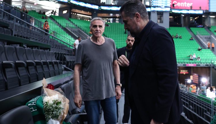 Παναθηναϊκός-–-Ολυμπιακός:-Λουλούδια-από-τους-«ερυθρόλευκους»-στη-μνήμη-του-Παύλου-Γιαννακόπουλου-–-Δηλώσεις-Μπαφέ