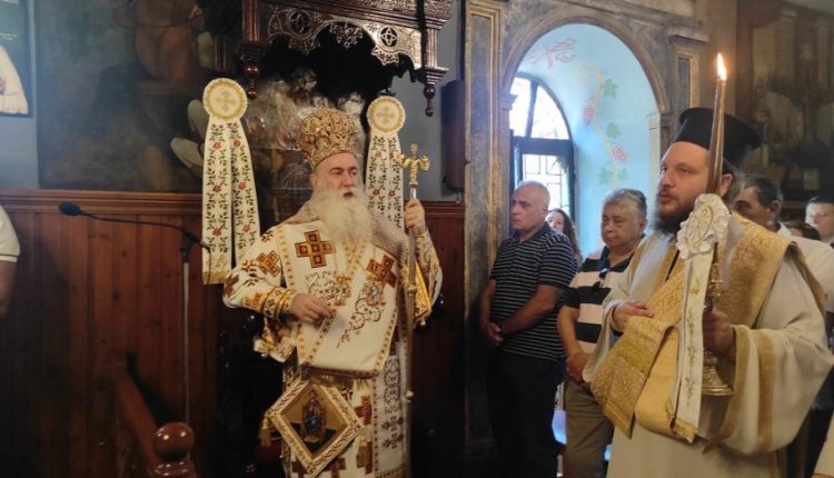 Αρχιερατική-Θ.-Λειτουργία-στη-Μονή-Παναγίας-Κορυφής-Καμαρίου-από-τον-Μητροπολίτη-Κορίνθου