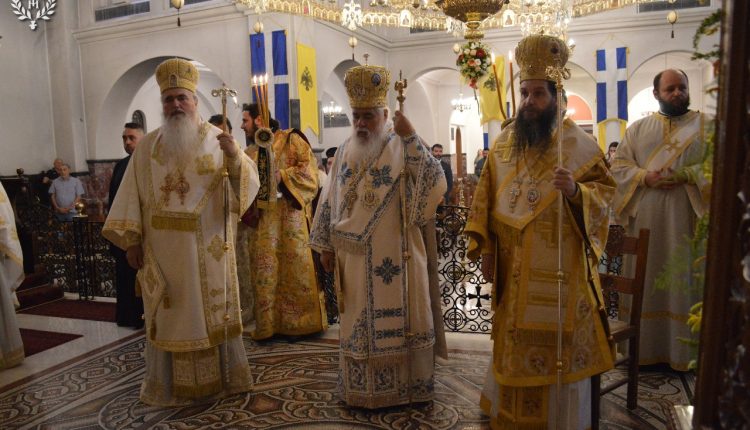 Τρισαρχιερατική-Θεία-Λειτουργία-για-τα-ονομαστήρια-του-Μητροπολίτη-Νεαπόλεως-Βαρνάβα