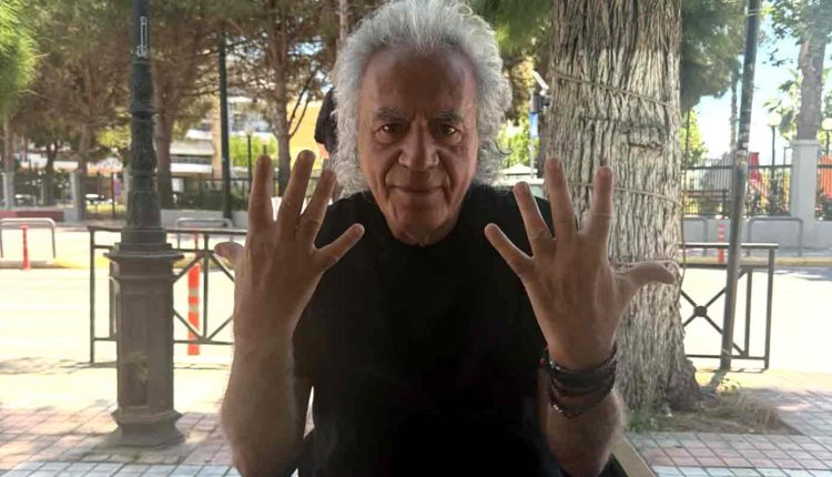 Τάκης-Τσουκαλάς:-Έγινε-παππούς-και-το-ανακοίνωσε-με-«ερυθρόλευκη»-ατάκα-–-«Αυτά-τα-3-δεκάρια-μού-θυμίζουν-Τζιοβάνι,-Δεληκάρη,-Καραπιάλη»