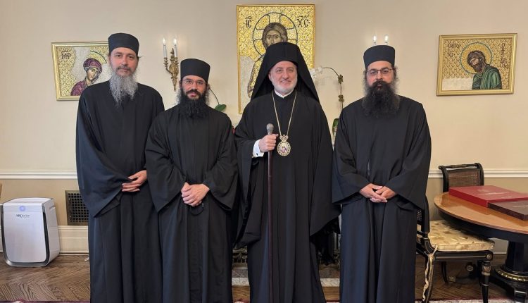 Στον-Αρχιεπίσκοπο-Αμερικής-ο-νέος-Ηγούμενος-της-Μονής-Αγίου-Νεκταρίου-Ρόσκο