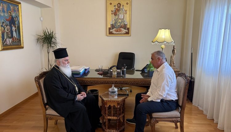 Επίσκεψη-του-Δημάρχου-Αιγιαλείας-στον-Μητροπολίτη-Καλαβρύτων