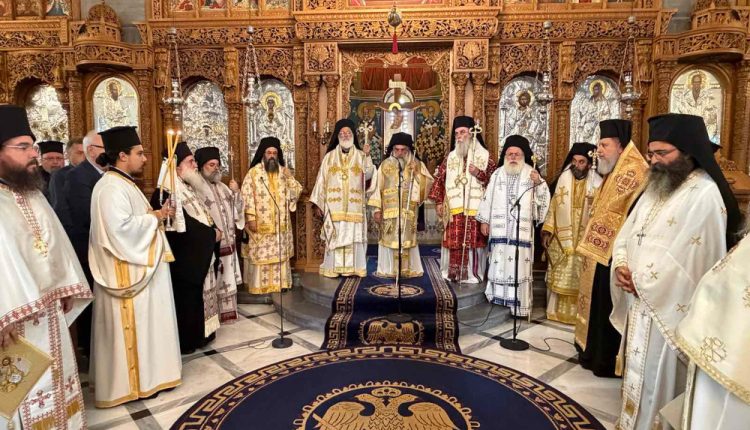 Αρχιερατικό-συλλείτουργο-στο-τεσσαρακονθήμερο-μνημόσυνο-του-κατά-σάρκα-πατρός-του-Μητροπολίτη-Πέτρας
