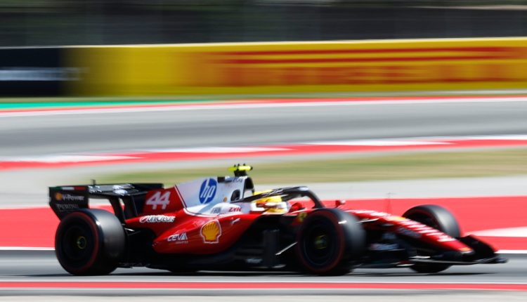 formula-1:-Ο-Χάμιλτον-πήρε-την-1η-νίκη-με-τη-ferrari-και-έβαλε-τέλος-στο-σερί-της-mercedes