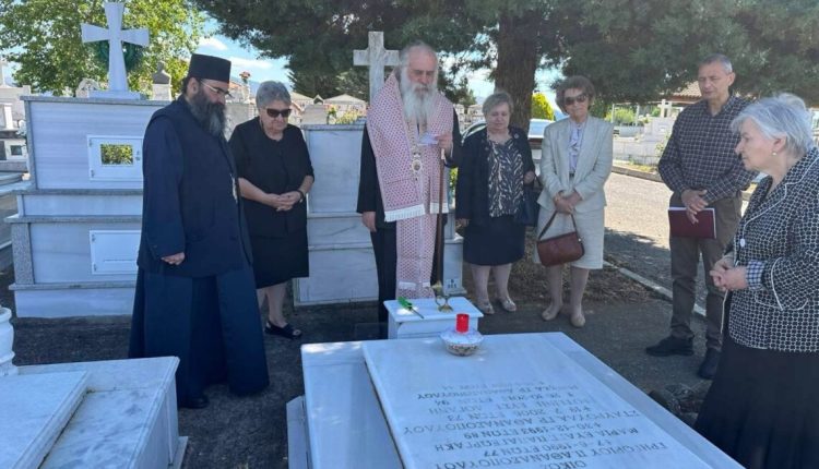 Τρισάγιο-επί-του-τάφου-της-κατά-σάρκα-αδελφής-του-Μητροπολίτη-Ιερισσού