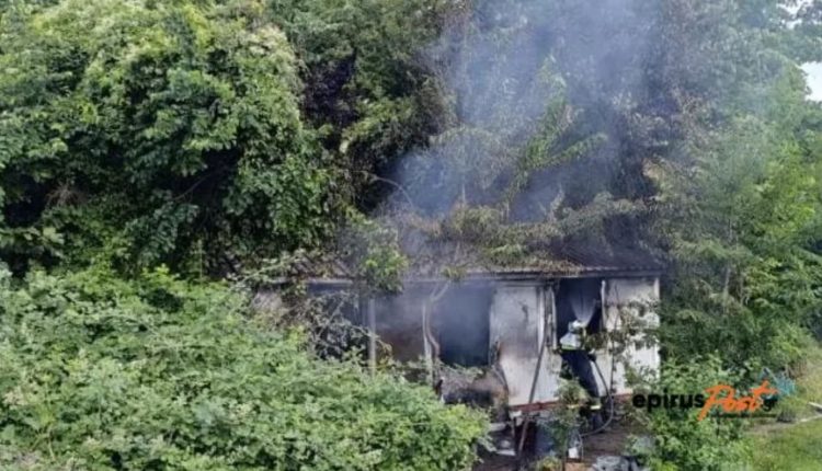 Τραγωδία-στην-Κόνιτσα-–-Τέσσερις-άνθρωποι-απανθρακώθηκαν-στο-κοντέινερ-που-ζούσαν