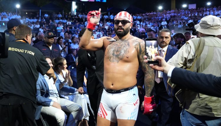 Αντιδράσεις-για-τις-δηλώσεις-μαχητή-του-ufc-μετά-τη-νίκη-του-στον-Λευκό-Οίκο:-«Η-Μισέλ-Ομπάμα-είναι-άντρας,-σωστά-Αμερική;»