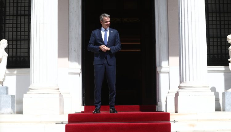 Στο-Μαξίμου-σήμερα-ο-Σαντάμ-Χαφτάρ-για-συνάντηση-με-τον-Κυρ.-Μητσοτάκη