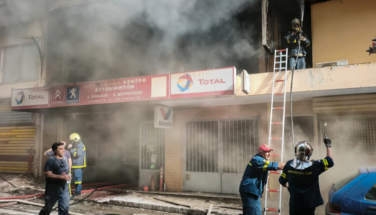 Θεσσαλονίκη:-Φωτιά-σε-συνεργείο-αυτοκινήτων-στην-οδό-Ευζώνων