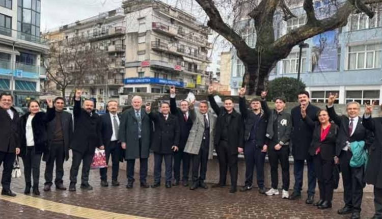 «Μπλόκο»-σε-ιδρυτικό-μέλος-τουρκικού-κόμματος-–-Χαιρέτησε-ως-«Γκρίζος-Λύκος»-στην-Ξάνθη