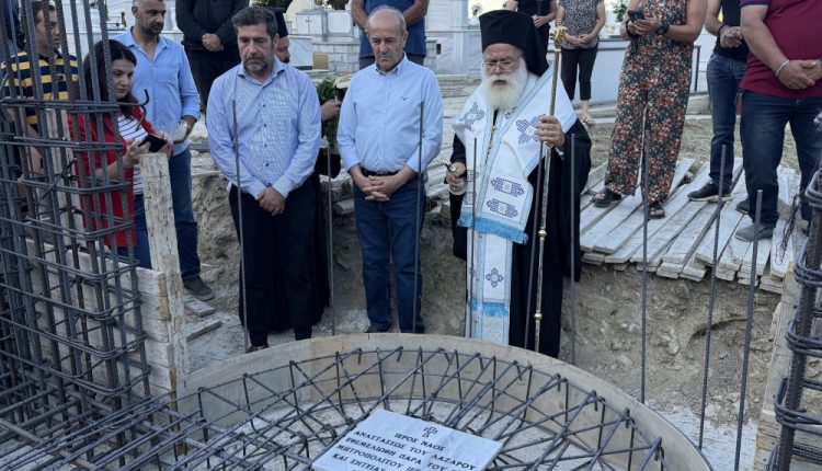 Η-τελετή-θεμελίωσης-του-νέου-Κοιμητηριακού-Ναού-Καλαμαύκας-από-τον-Ιεραπύτνης-Κύριλλο