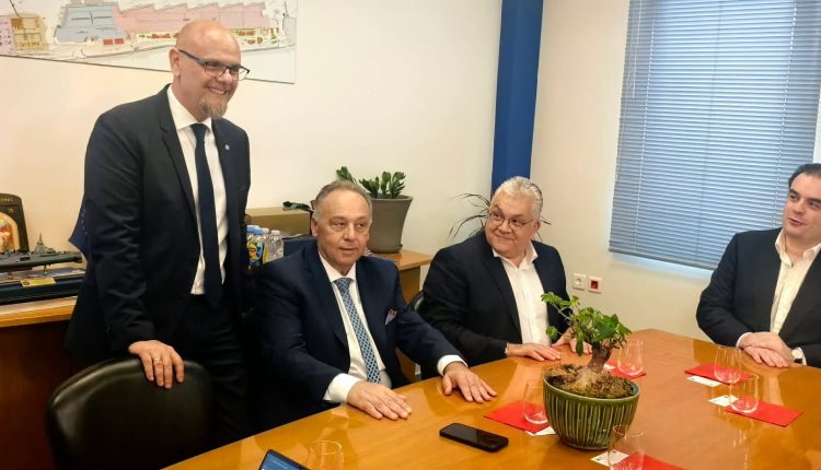 Κυβερνητικό-κλιμάκιο-στην-Πάτρα:-Σημείο-–-κλειδί-το-λιμάνι-για-την-ανάπτυξη-και-την-οικονομική-προοπτική