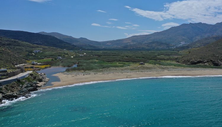 Σε-κατάσταση-έκτακτης-ανάγκης-λόγω-λειψυδρίας-και-η-Τήνος-–-«Να-καταργηθούν-οι-ιδιωτικές-πισίνες»-ζητά-ο-δήμαρχος
