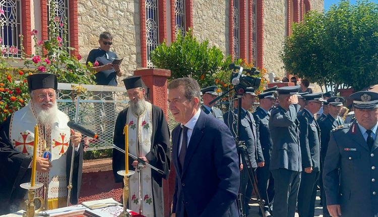 Έναν-χρόνο-μετά-την-τραγωδία-στη-Χαλκιδική-με-τη-νεκρή-αστυνομικό:-Αποκαλυπτήρια-μνημείου-για-τη-Μαρία-Ζαφείρη-παρουσία-Χρυσοχοΐδη