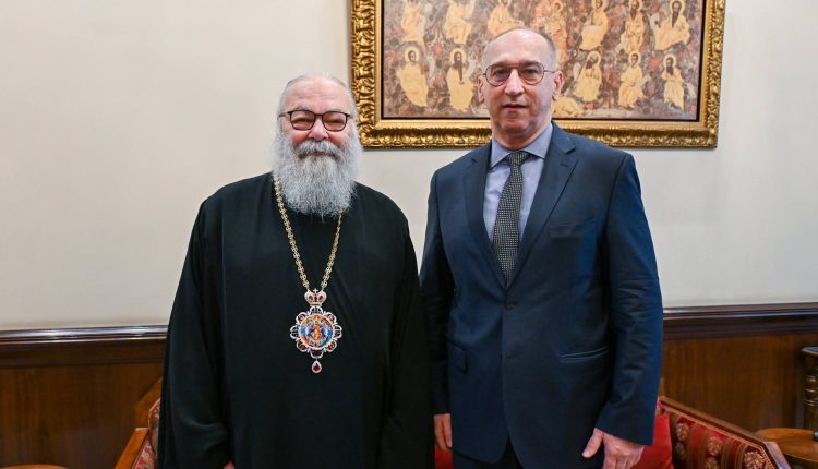 Ο-Πατριάρχης-Αντιοχείας-υποδέχεται-τον-αναπληρωτή-πρέσβη-της-Ρουμανίας-στη-Συρία