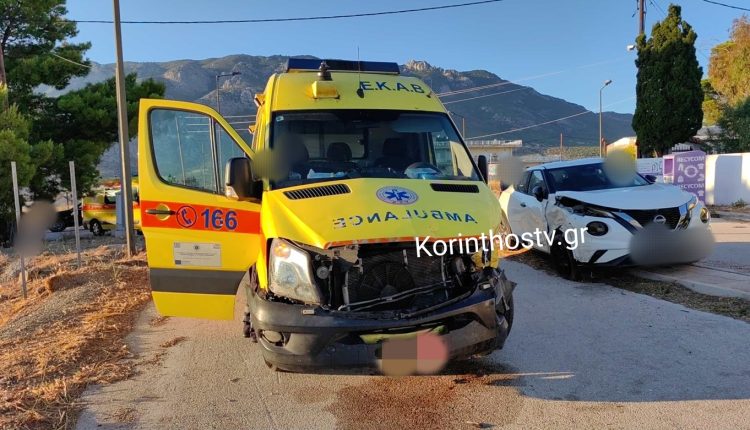 Σοβαρό-τροχαίο-στο-Λουτράκι:-Αυτοκίνητο-συγκρούστηκε-με-ασθενοφόρο,-δύο-τραυματίες-–-Δείτε-βίντεο-και-φωτογραφίες