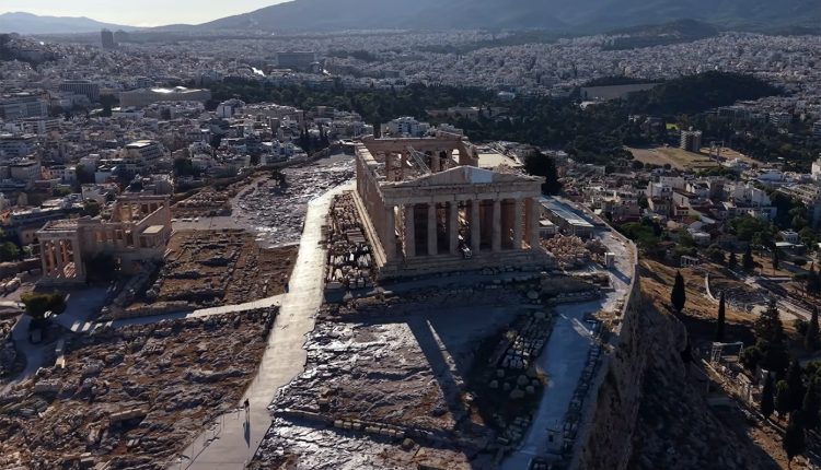 Η-εντυπωσιακή-εικόνα-του-Παρθενώνα-από-ψηλά-μετά-την-αποκατάσταση-του-δυτικού-αετώματος-έπειτα-από-220-χρόνια