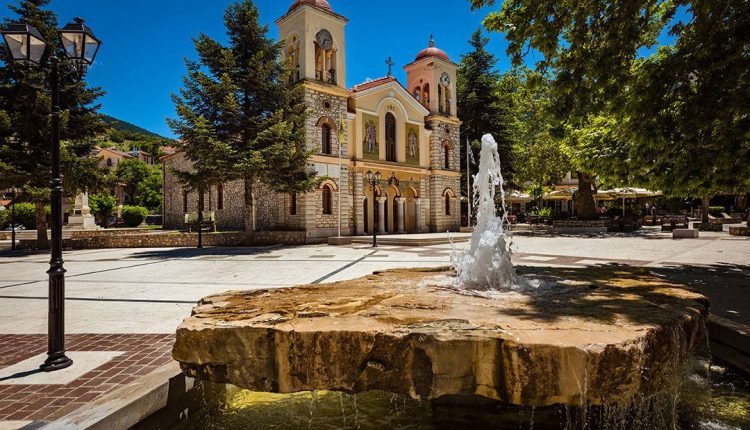 Ευχαριστίες-Μητροπόλεως-Καλαβρύτων-στην-ομάδα-«thyella-aigiou-fc»-για-την-στήριξή-στο-«Στέκι-της-Αγάπης»