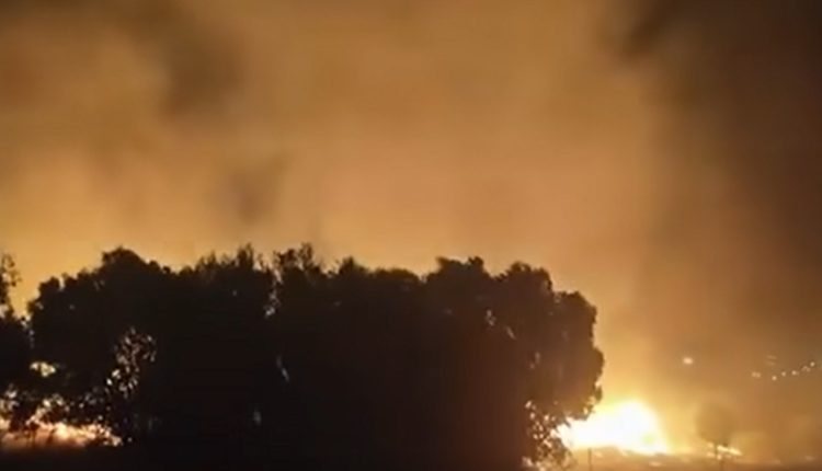 Υπό-μερικό-έλεγχο-οι-φωτιές-σε-Κερατέα-και-Θήβα