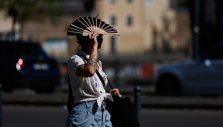 Γιατί-«βράζει»-η-Δυτική-Ευρώπη,-ενώ-η-Ελλάδα-«δροσίζεται»-από-βοριάδες-–-Η-εξήγηση-του-Σάκη-Αρναούτογλου