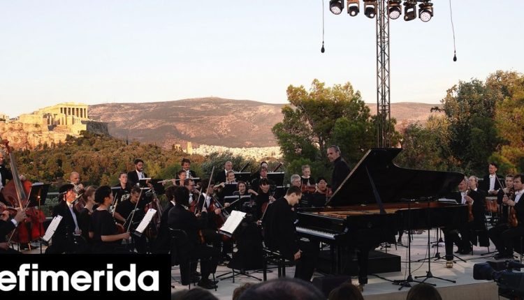 Η-Πνύκα-σε-όλη-την-Ευρώπη:-Μεγαλειώδης-συναυλία-του-Μεγάρου,-με-πάνω-από-20-εκατ.-τηλεθεατές-[εικόνες]