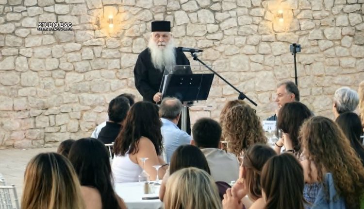 Δείπνο-αποφοίτων-από-τον-Μητροπολίτη-Αργολίδος-Νεκτάριο