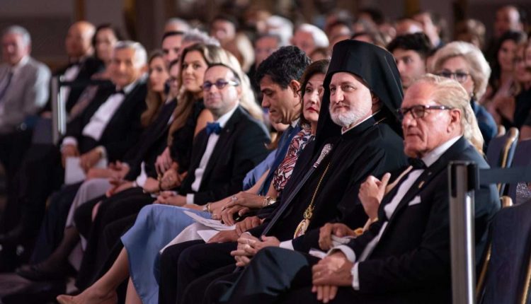 Σικάγο:-Ο-Αρχιεπίσκοπος-Αμερικής-Ελπιδοφόρος-στην-τελετή-του-Πανελλήνιου-Ιδρύματος-Υποτροφιών