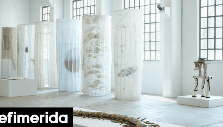 Πήγαμε-στην-έκθεση-noema-craft-prize-στο-Καπνεργοστάσιο:-Μια-καθηλωτική-εμπειρία-αφής,-ύλης-και-μνήμης-Το-όραμα-της-Μαρέβας-Γκραμπόφσκι-για-τη-χειροτεχνία
