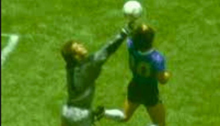 Μουντιάλ-1986:-Σε-δημοπρασία-η-μπάλα-από-το-«χέρι-του-Θεού»