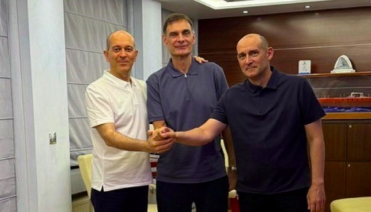 Ολυμπιακός:-Ο-Μπαρτζώκας-ανανέωσε-μέχρι-το-2029-–-«Συνεχίζουμε-ταπεινοί-και-πεινασμένοι»