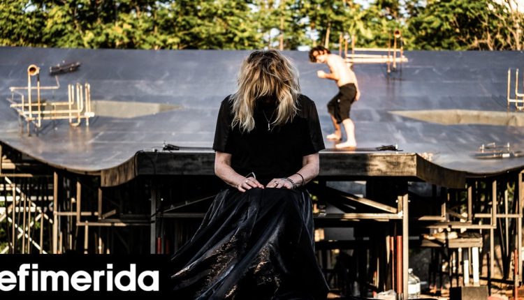 Ο-κόσμος-της-Άλκηστης-του-Ευριπίδη:-Μπήκαμε-στην-πρόβα-του-Δημήτρη-Καραντζά-πριν-από-την-Επίδαυρο-–Το-σκηνικό-έκπληξη