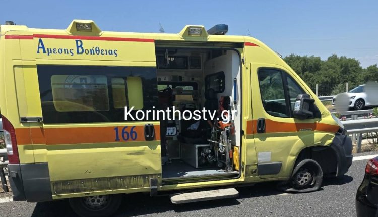 kαραμπόλα-τεσσάρων-οχημάτων-και-ασθενοφόρου-στην-ΕΟ.-Κορίνθου-Τριπόλεως-–-Στο-νοσοκομείο-οι-τραυματίες