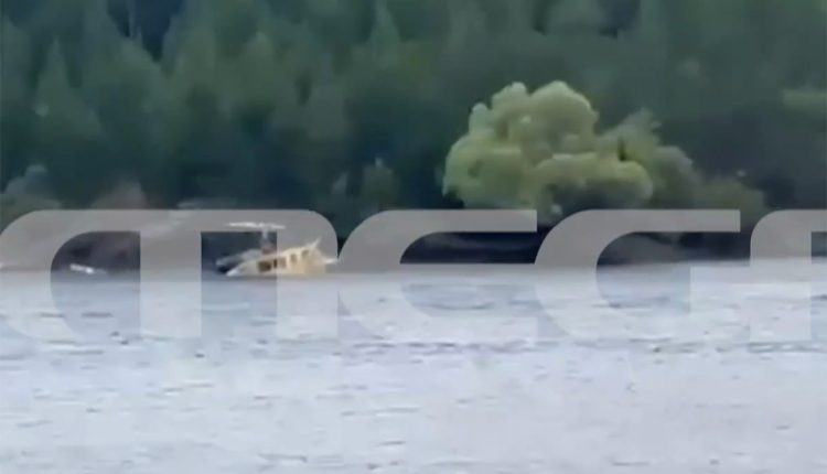 Βίντεο-από-τη-στιγμή-της-πτώσης-του-πυροσβεστικού-ελικοπτέρου-στο-Μέτσοβο-–-Κολύμπησαν-ως-την-όχθη-οι-χειριστές