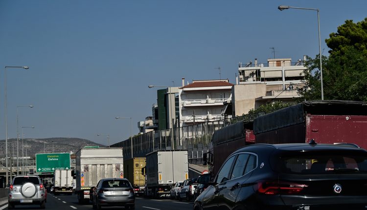 Κίνηση-τώρα:-Σημειωτόν-τα-οχήματα-στον-Κηφισό-–-Προβλήματα-σε-Κηφισίας-και-Κατεχάκη-–-Καθυστερήσεις-στην-Αττική-Οδό