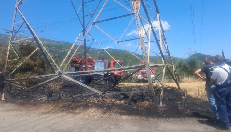 Ναύπακτος:-Υπό-έλεγχο-η-φωτιά-στην-Κάτω-Μαμουλάδα-–-Στο-«παρά-πέντε»-δεν-κινδύνευσαν-σπίτια-και-πυλώνας-της-ΔΕΗ