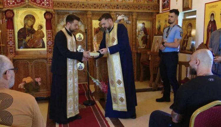 Κρατούμενοι-των-φυλακών-Ράχοβα-στο-Βουκουρέστι-εκκλησιάστηκαν-στην-Αγία-Παρασκευή-Βραγαδίνου