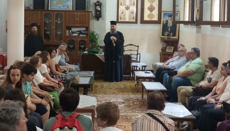 Υποδοχή-των-συνέδρων-της-ΙΓ΄-Επιστημονικής-Ημερίδας-και-Αγιασμός-του-διημέρου-της-κατασκήνωσης-από-τον-Μητροπολίτη-Φλωρίνης
