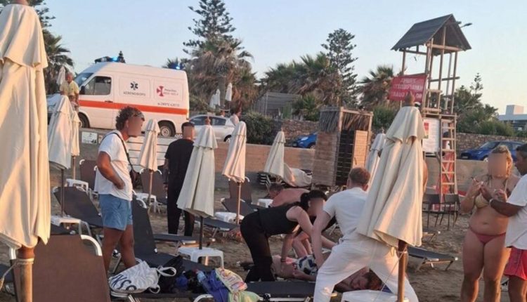 Κρήτη:-Δραματική-διάσωση-Γερμανού-τουρίστα-που-παρασύρθηκε-από-τα-κύματα-–-Επί-20-λεπτά-προσπαθούσαν-να-τον-βγάλουν-στην-ακτή
