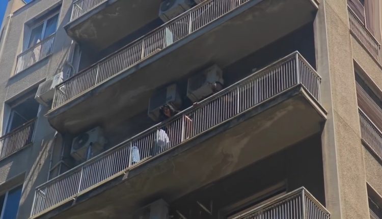 Υπό-έλεγχο-η-πυρκαγιά-σε-ξενοδοχείο-στην-περιοχή-της-Ομόνοιας-–-Απομακρύνθηκαν-με-ασφάλεια-οι-ένοικοι